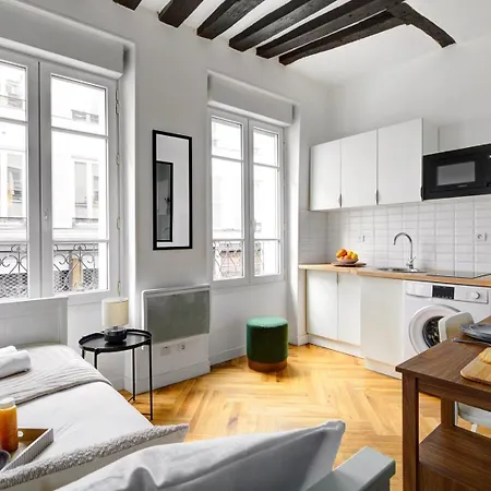 Joyful Ivy - Cozy In * Paris